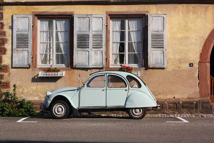 auto、oldtimer、雪铁龙duck、window、building、architecture、old、city