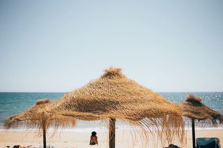 干草海滩色调，让游客放松