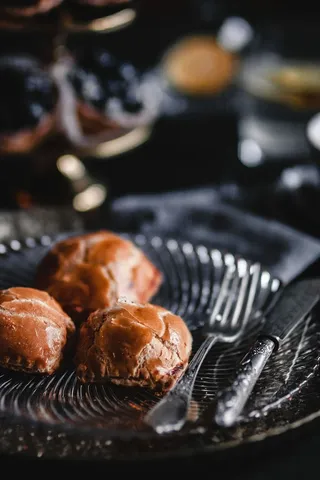 里面有奶油奶酪的甜面包