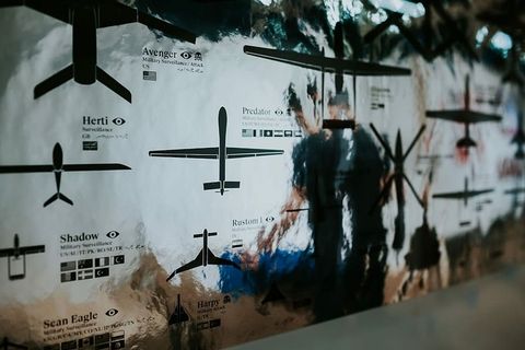 收集了一些引人深思的海报和图片