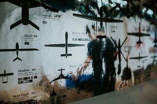 收集了一些引人深思的海报和图片