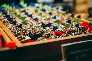 蓝绿色纸杯蛋糕