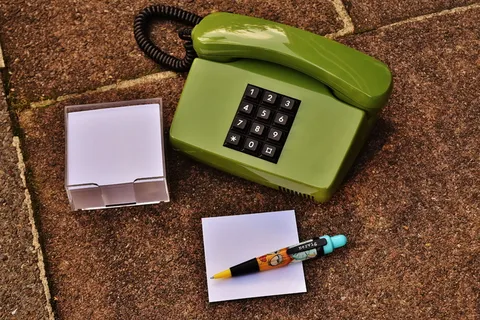 电话,八十年代,旧,绿色,钥匙,通信,电话,听众 电话,八十年代,旧,绿色,钥匙,通信,电话,听众