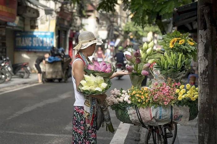 路边卖花的女人