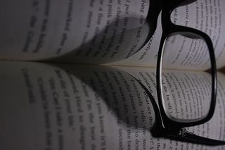 眼镜、爱情、书籍、出版物、纸张、无人、静物、室内