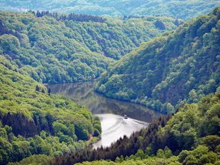 在萨尔环路中，萨尔、河流、狭窄山谷、曲流、工作船、控制船、研磨