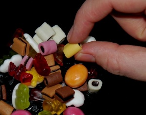 gummibärchen，橡胶动物，手指手，小口，彩色，口香糖，人手，人体部位