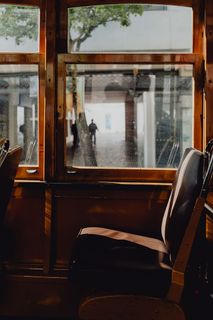 葡萄牙里斯本街头著名的复古黄色28有轨电车