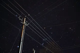 夜晚，星际空间，电缆，低角度视图，恒星，电力线，星场，天空