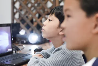 电子，计算机键盘，键盘，计算机，计算机硬件，硬件，人，人