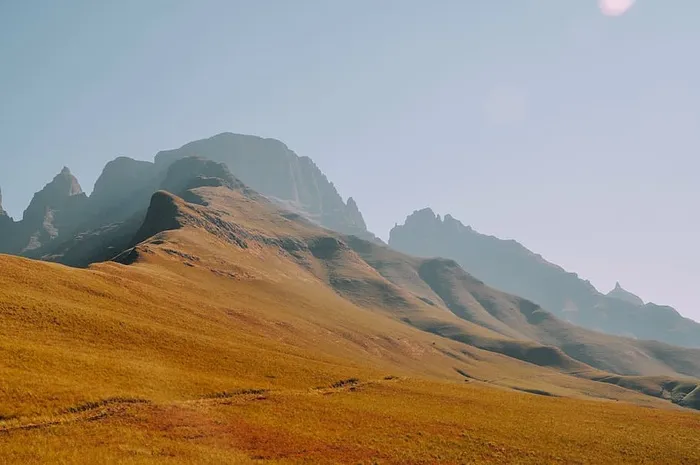 棕色，山脉，晴朗，白天的天空，风景，照片，山脉，高地