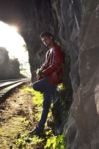 男孩，姿势，男人，夹克，摇滚，t恤，牛仔裤，年轻