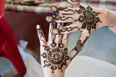 印度，帕尼瓦拉·莫里卡，指甲花，艺术品，手，婚礼，印度，装饰