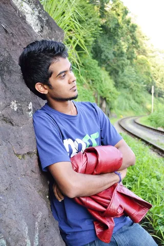 男孩，姿势，男人，夹克，摇滚，T恤，牛仔裤，年轻