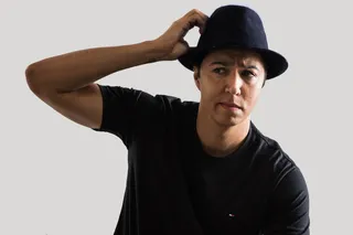 关注，男人，年轻，帽子，黑色，怀疑，看，摄影棚拍摄