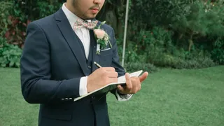 婚礼、誓言、鲜花、新郎、笔记本、写作、花园、男性