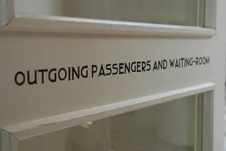 候机室、机场、门、乘客、文本、西文、通信、室内