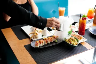 食品和饮料，食品，一人，餐桌，新鲜度，即食，饮料，成人