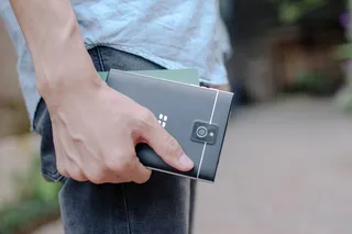 黑莓，护照，男性，手，保持，旅行，科技，人体部分