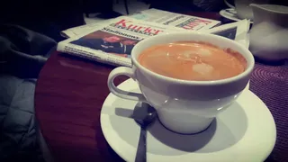 白色，陶瓷，茶杯，不锈钢，钢勺，放置，茶碟，咖啡