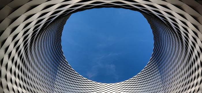 建筑、建筑、基础设施、蓝色、天空、洞、阳光、白天