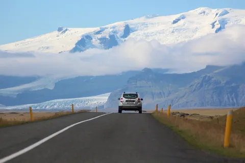 银色suv,跑步,灰色,道路,灰色,suv,近,白色 银色suv,跑步,灰色,道路,灰色,suv,近,白色