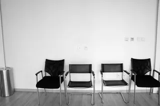 四、地点、蛤蜊、孤独、房间、墙壁、白色、黑色