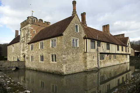 Ightham Mote,中世纪护城河庄园,石制品,砖制品,木框架建筑,建筑,水,反射 Ightham Mote,中世纪护城河庄园,石制品,砖制品,木框架建筑,建筑,水,反射