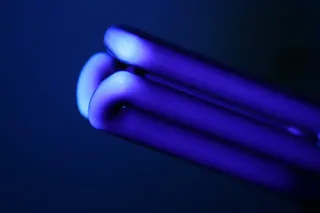 灯泡、蓝色、电力、能源、节能、荧光、摄影棚拍摄、室内