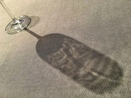 阴影、杯子、灯光、桌布、纹理、线、高光、纺织品