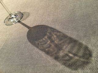 阴影、杯子、灯光、桌布、纹理、线、高光、纺织品