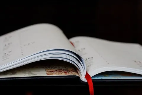 日历、纸张、日记、页面、计划者、出版物、书籍、教育 日历、纸张、日记、页面、计划者、出版物、书籍、教育