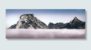 云层之上的山脉