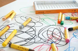 各种颜色的钢笔，盒子，蜡笔，涂鸦，绘画，育儿，颜色，oekaki