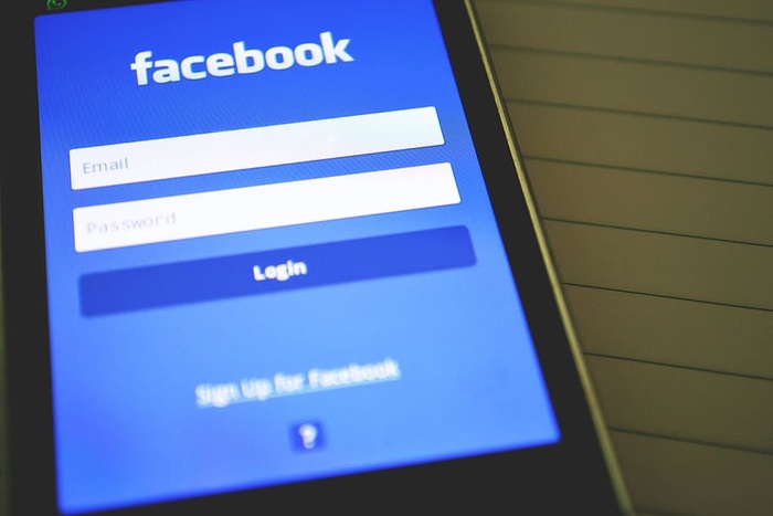 移动智能手机上的Facebook社交媒体