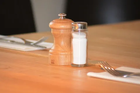 盐瓶,胡椒磨,胡椒和盐,餐具,餐桌,室内,容器 盐瓶,胡椒磨,胡椒和盐,餐具,餐桌,室内,容器