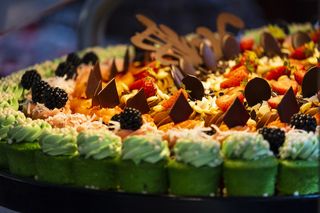 甜点、蛋糕、大块、甜食、水果、浆果、水果、覆盆子