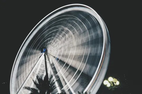 timelapse摄影、white、ferris、wheel、游乐园、公园、建筑、基础设施 timelapse摄影、white、ferris、wheel、游乐园、公园、建筑、基础设施