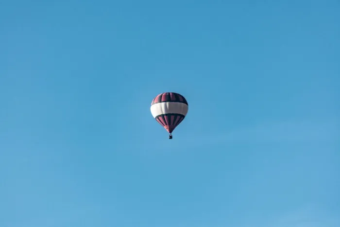 蓝色、红色、气球、极简主义、天空、天堂、飞行、冒险