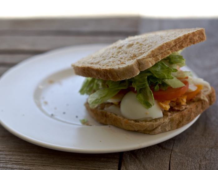 澳大利亚，阳光，鸡蛋，金枪鱼，生菜，蛋黄酱，全麦，面包