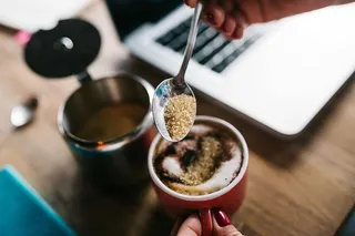 一杯加糖的咖啡