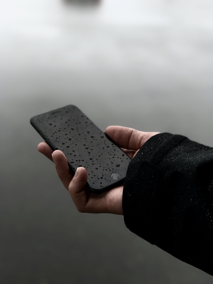 person，holding，black，iphone 7，apple，hand，iphone，macro