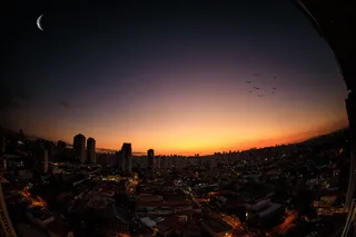 日落时的城市风景