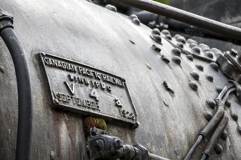 火车，机车，发动机，柴油机，蒸汽机，机车，发动机，锅炉，金属