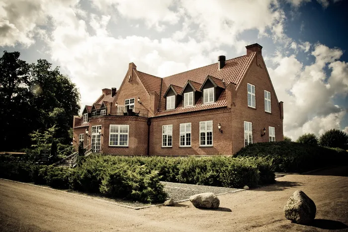 棕色混凝土房屋