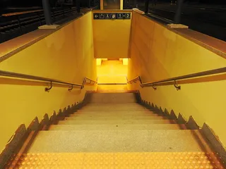 地下通道、通道、铁路地下通道、隧道、渐变、楼梯、栏杆、建筑