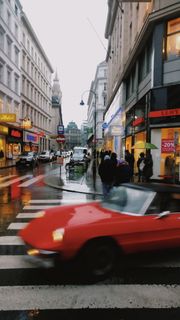 柏油路面、沥青、人、行人、人、路、汽车、车辆