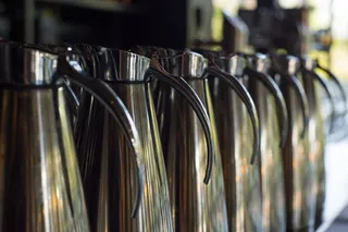 咖啡、杯子、罐头、饮料、饮料、浓咖啡、早餐、咖啡因