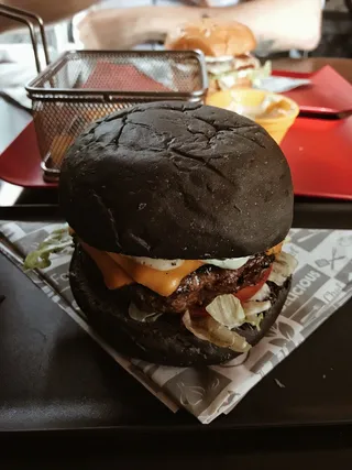 食物，汉堡包，垃圾食品，汉堡包，午餐，黑面包，黑面包，百胜