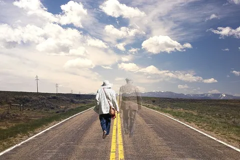 夫妻，年老，死亡，哀悼，悲伤，孤独，行走，孤独